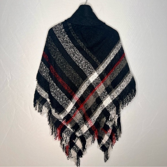 Plaid Fringed 2-Button Batwing Cape Poncho Cardigan. One Size. - Picture 3 of 11